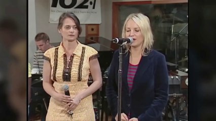 Zero 7 - Destiny ft Sia and Sophie Barker Live - 2002