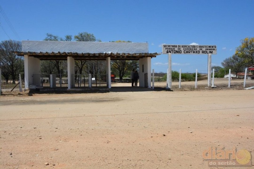 Padre destaca promessa feita por João Azevêdo para reativar Parque de Exposição em Cajazeiras