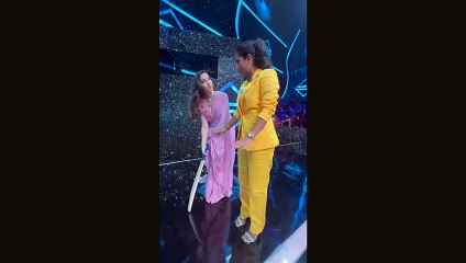 Nora Fatehi Playing Cricket And Belly Dance 2022