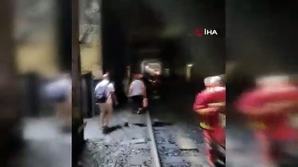 Tren seferleri aksayan Paris'te halk tünellerde mahsur kaldı
