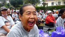 Thousands join laughing yoga session in Bali to stay healthy, positive and promote world peace