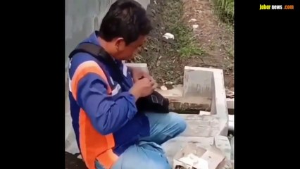 Ayah yang baik, akan melakukan apa saja demi membahagiakan istri maupun anak-anaknya.