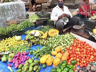 দিন দিন কেন বাড়ছে নিত্য প্রয়োজনীয় জিনিসের দাম