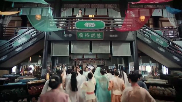 Les clients routiniers du gars renversent la vapeur et profitent de l'avidité des clients pour le bon marché pour faire de la ligne de vêtements une grosse vente !