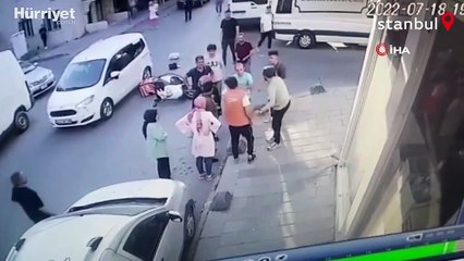 Bayrampaşa’da kaza yapan sürücüler birbirine girdi