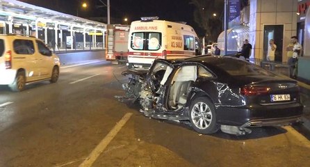 Bursa’da feci kaza: Lüks otomobil ok gibi saplandı