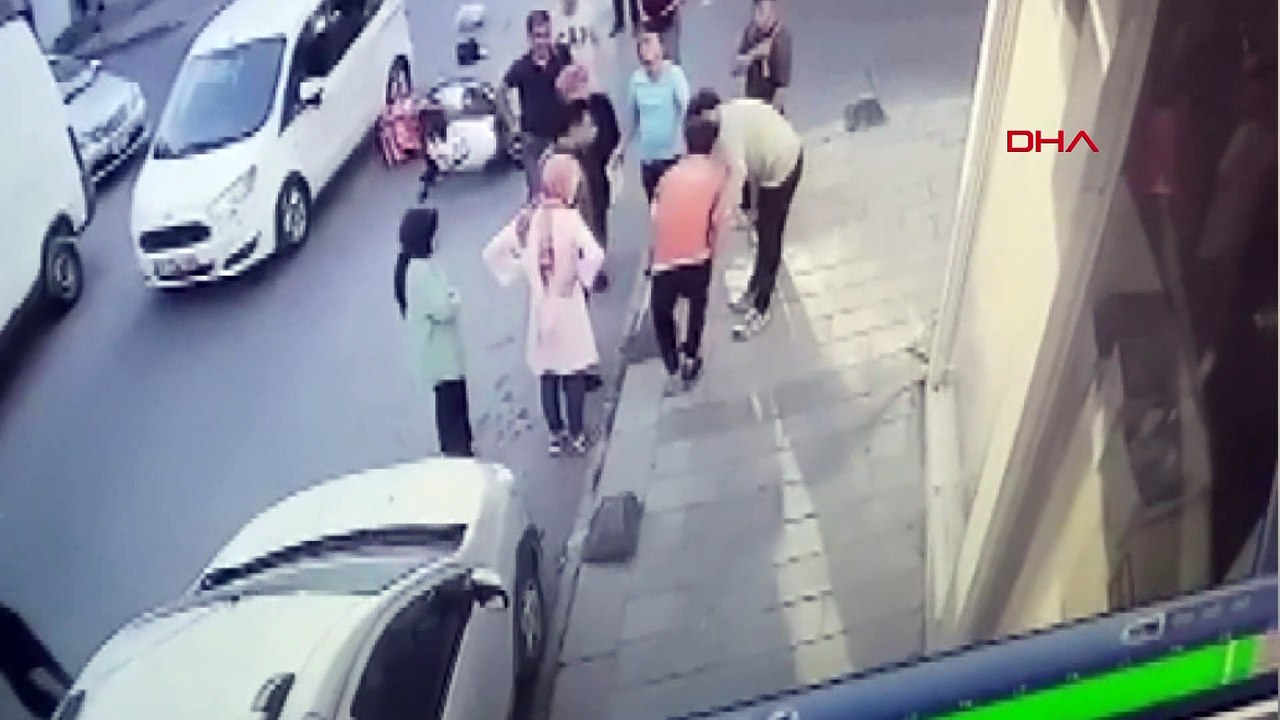 Trafik kazası sonrası tekme ve yumruklar havada uçuştu
