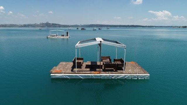 Gölde duba üzerine inşa edilen kaçak yapılar, günlüğü 700 liraya kiralanıyor