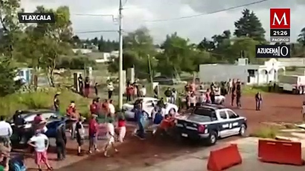 En Tlaxcala, pobladores queman patrullas exigen justicia por la muerte de un hombre en los separos
