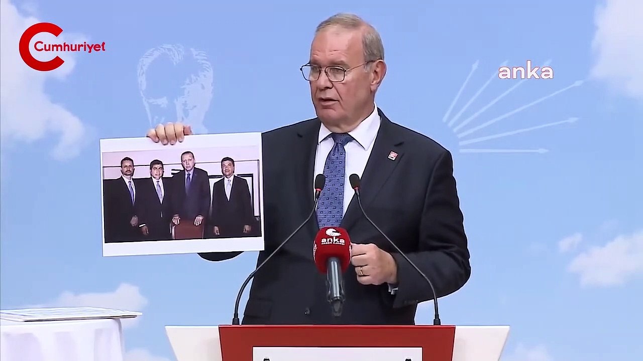 CHP'li Faik Öztrak Erdoğan'ın o fotoğrafını ifşa etti : Bakın Erdoğan kimle yan yana