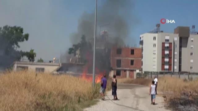 Son dakika... Otluk alanda yangın çıktı, mahalleli seferber oldu