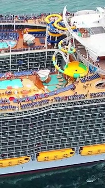 THE LARGEST CRUISE SHIP IN THE WORLD - ROYAL CARIBBEAN SYMPHONY OF THE SEAS #shorts #subscribe