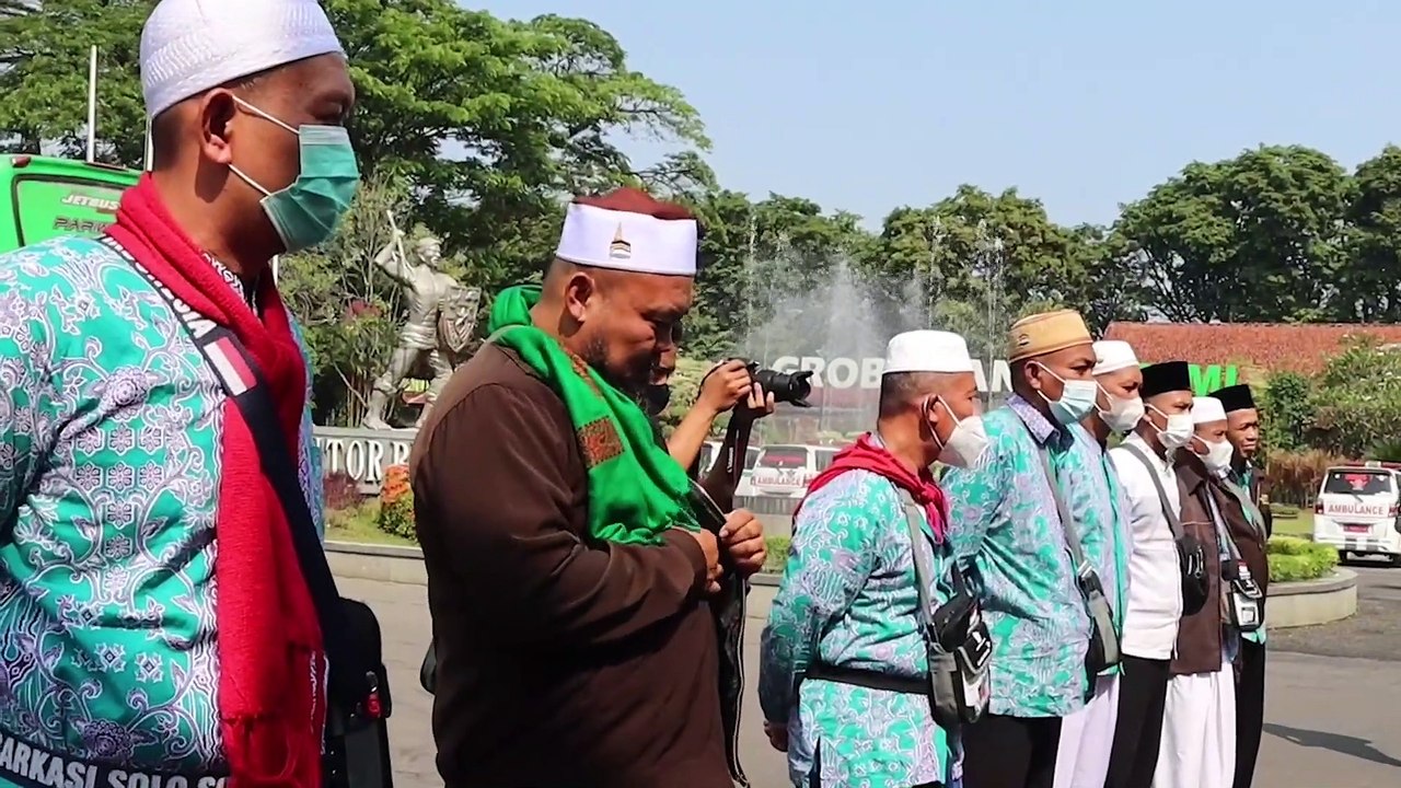 Polres Grobogan Laksanakan Pengamanan Rombongan Kepulangan Jamah Haji Di Pendopo Kab. Grobogan