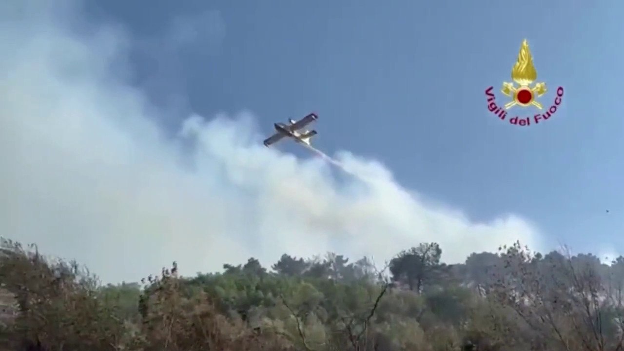 Grande incendio boschivo in provincia di Lucca
