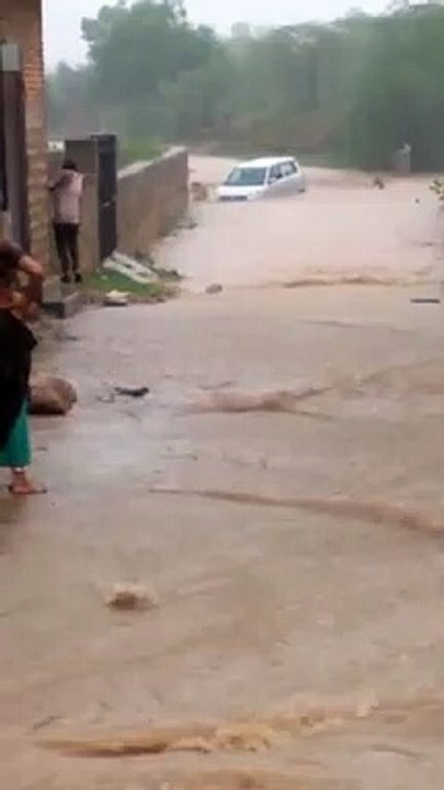 जालोर में यहां तेज बारिश से कार बही, महिला की मौत