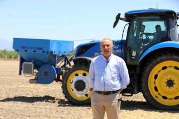 Didim Belediyesi'nin İlk Ayçiçeklerini Başkan Atabay Ekti