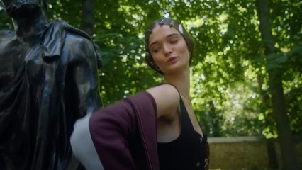 How Model Lulu Tenney Prepares to Walk for Dior Couture