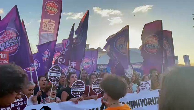 İstanbul Sözleşmesi kararı sonrası kadınlar meydanlarda