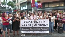 İzmirli Kadınlardan Çifte Eylemle Danıştay'a İstanbul Sözleşmesi Tepkisi: 
