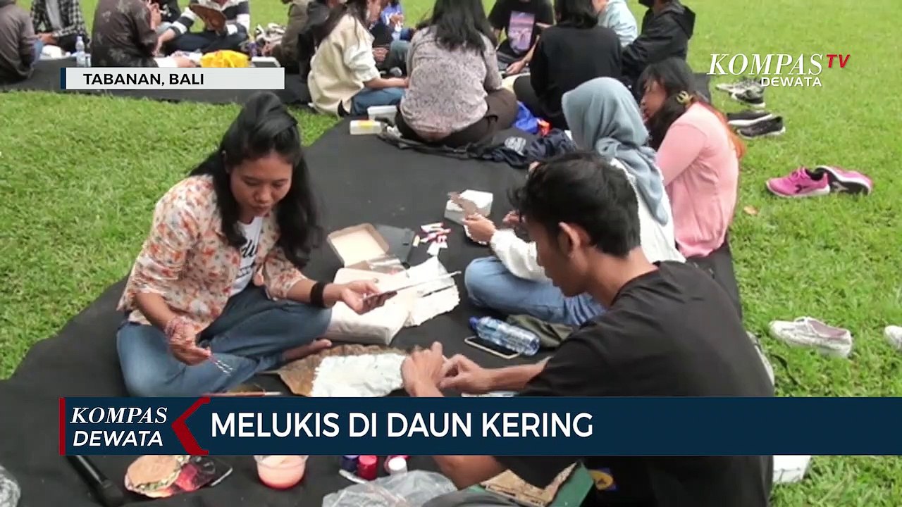 Melukis Di Atas Daun Kering