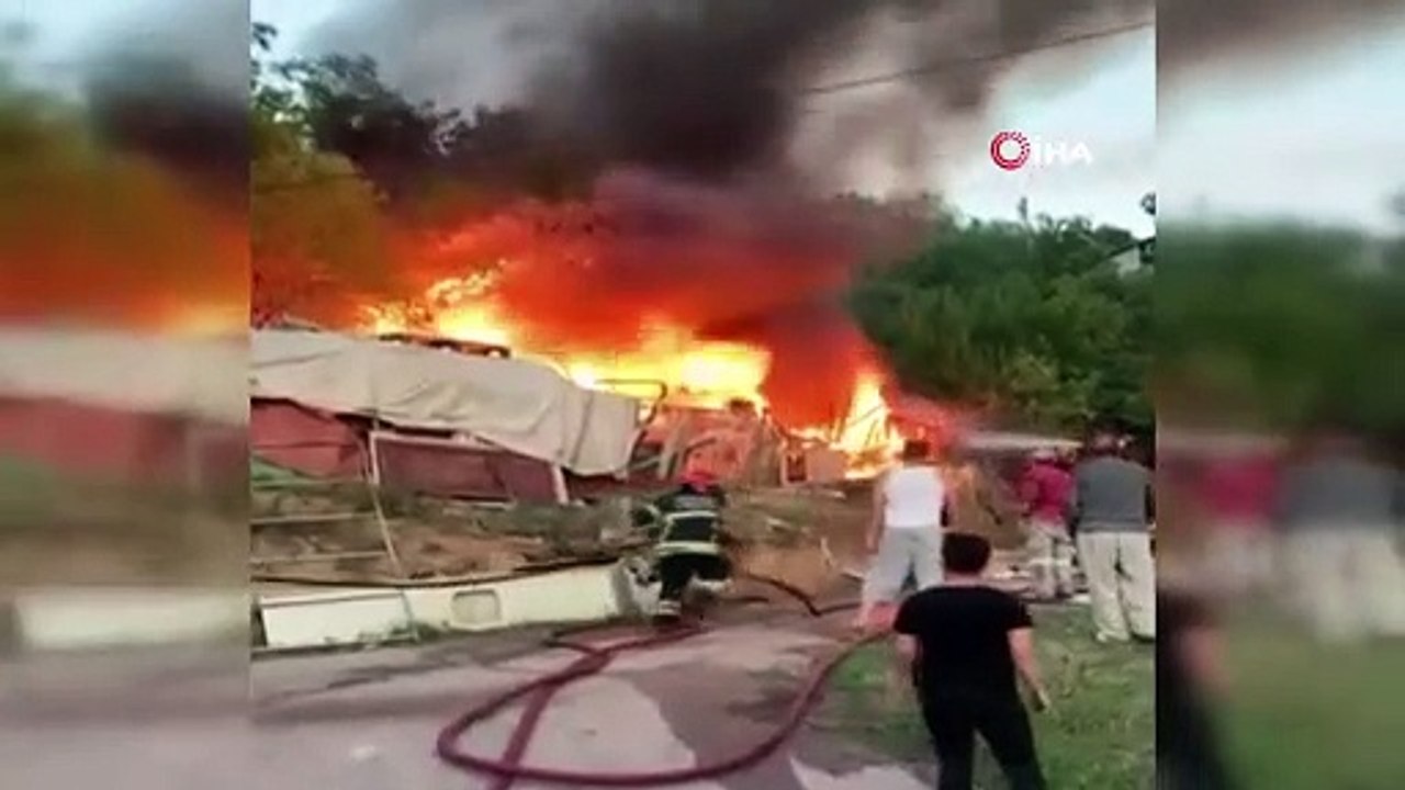 Ahır alevlere teslim oldu, itfaiye ekipleri güç...