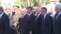 Cumhurbaşkanı Yardımcısı Oktay, Atatürk Anıtı'na çelenk koydu
