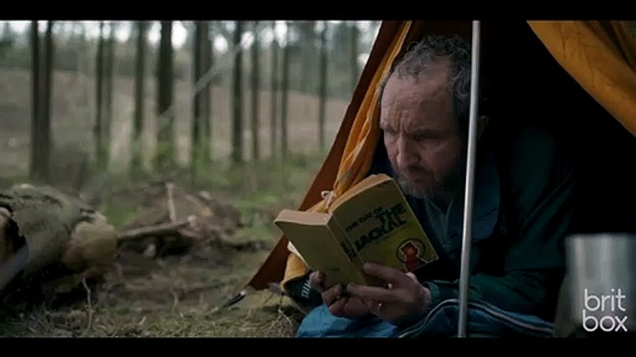 The thief, his wife and the canoe trailer ov