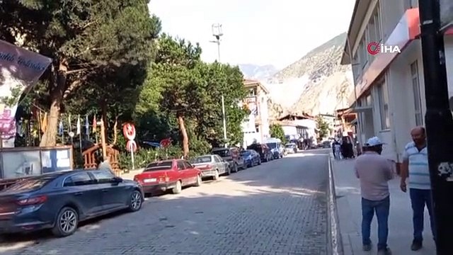 Baraj suları altında kalacak köyün taşınacağı yeni merkezde yapılan konutlar, lüks villaları aratmadı