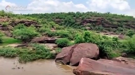 झरने से बह रही खुशियां...बयाना का दर्र बराहना