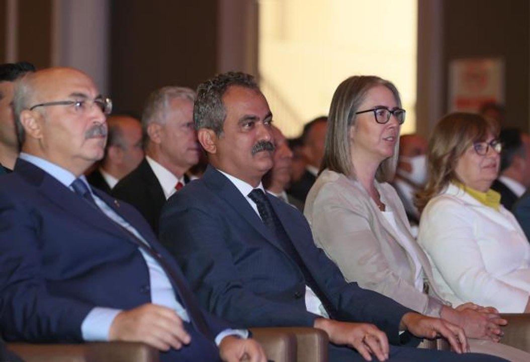 Bakan Özer, "okul aile birliklerinin bağış taleplerine" ilişkin konuştu Açıklaması