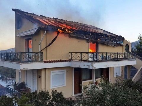 Atina'daki orman yangını ikinci gününde devam ediyor