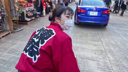 Cute Japanese Girl That Makes Manliest Job Look Easy