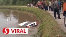 Car plunges into Melaka’s 'River of Babylon', driver unhurt