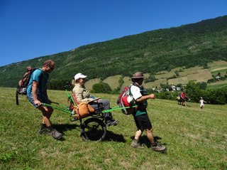 Chloé,_31_ans,_atteinte de la maladie de Lyme, randonne dans le Vercors avec Handi Cap Evasion