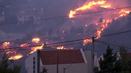 Incêndio no norte de Atenas causa preocupação