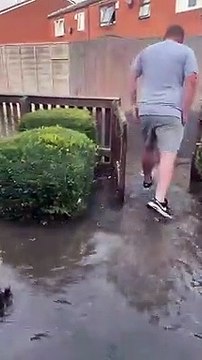 Leeds garden floods as water pipe bursts in Hunslet