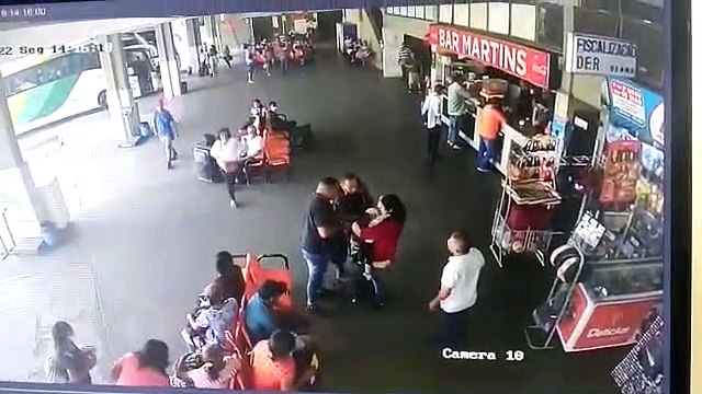 Policial salva criança engasgada em terminal rodoviário em Governador Valadares