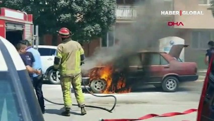 Canını hiçe saydı! Hareket eden otomobiline binip el frenini çekti