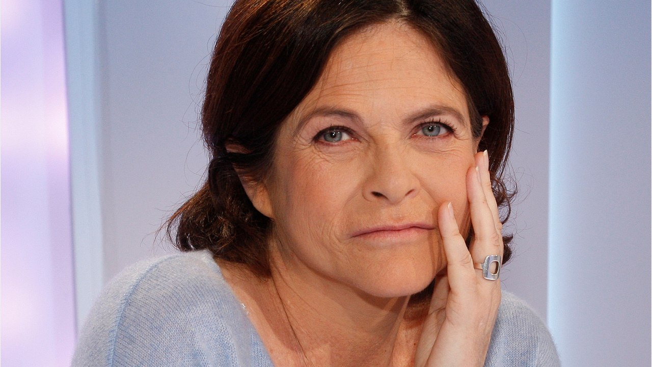 VOICI - « Sa liberté lui a été rendue " : le discours déchirant de Tara aux obsèques de sa mère Charlotte Valandrey