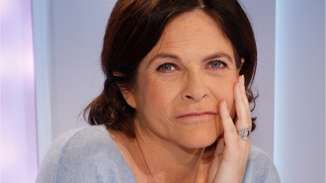 VOICI - « Sa liberté lui a été rendue : le discours déchirant de Tara aux obsèques de sa mère Charlotte Valandrey