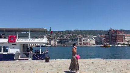 Incendio Carso, lavoratori bloccati lasciano Trieste via mare