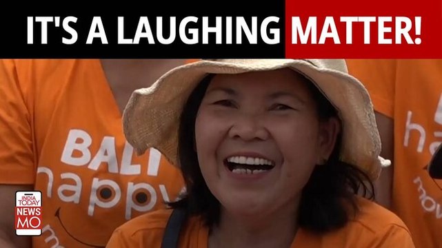 Bali: Thousands of Yogis Joined The Mass Chuckle Event