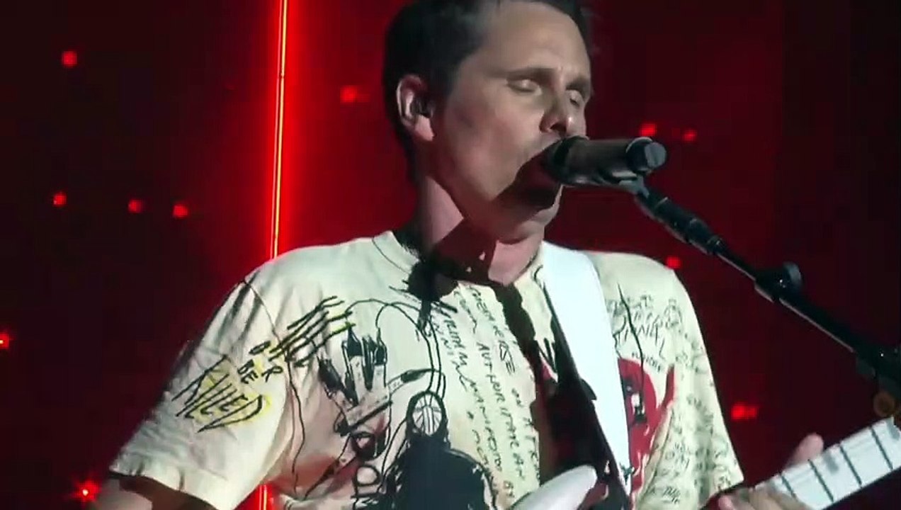 Muse interprète "Kill Or Be Killed", son nouveau single