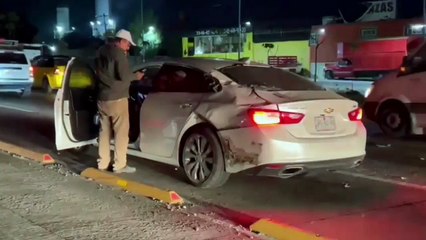 Un vehículo se impactó contra la infraestructura de una estación de Mi Macro Periférico