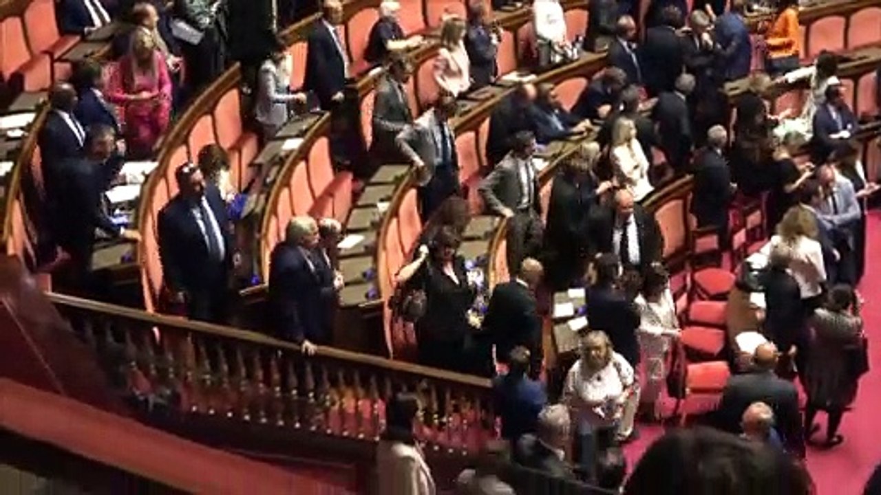 Governo, Draghi lascia il Senato mentre è in corso voto di fiducia e torna a Palazzo Chigi