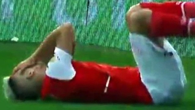 Bu kadarı da pes dedirtti! Arjantinli oyuncunun yüzüne sahalarda görülmemiş bir yabancı madde atıldı