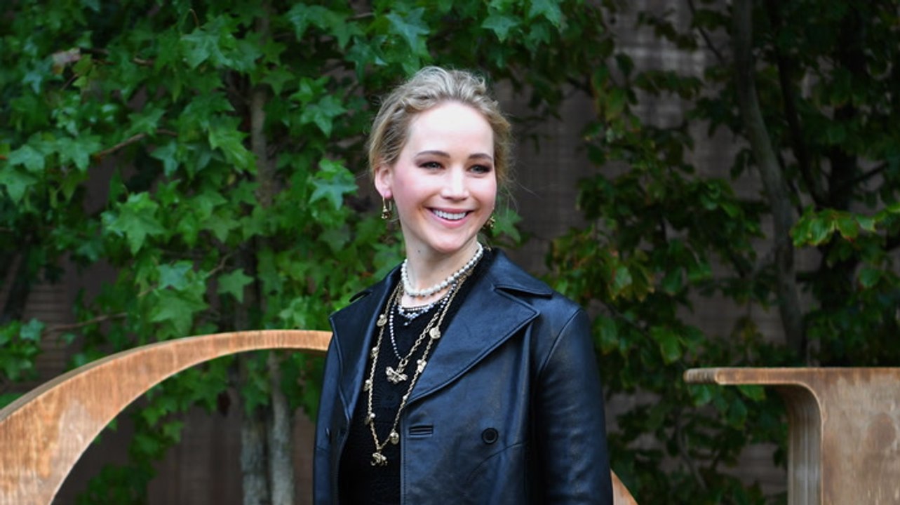 Jennifer lawrences mann: das müsst ihr über cooke maroney wissen