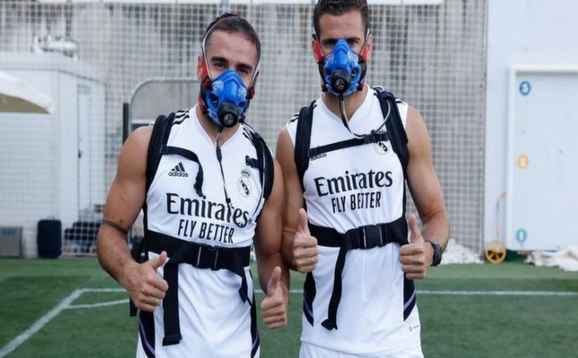 لماذا يرتدى لاعبو ريال مدريد أقنعة خلال التدريب؟