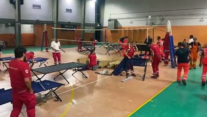 Piazzano evacuata, tendopoli nella scuola Custer De Nobili