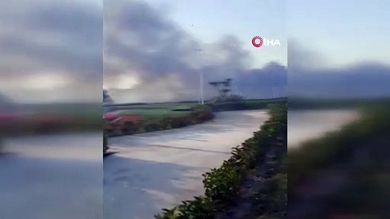 Kargılık alanda çıkan yangında vinç ve tarım aletleri yandı